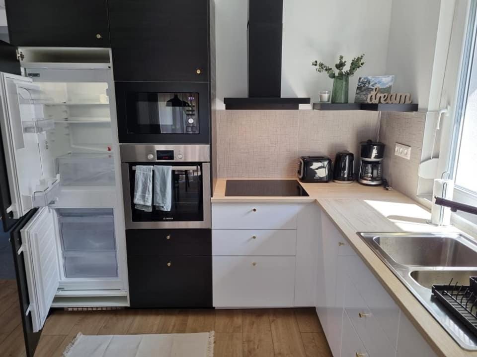 IronHill Apartmanház Vonyarcvashegy Apartment in Hungary
