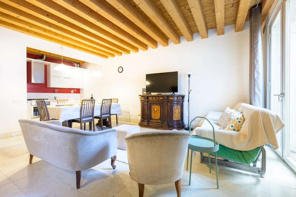 Kitchen or kitchenette, Living room, Seating area, Evening entertainment