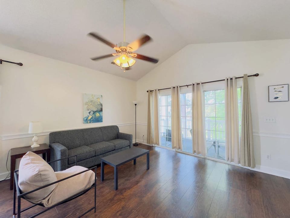 Beautiful Spacious condo in the center of MB Apartment in Carolina Forest