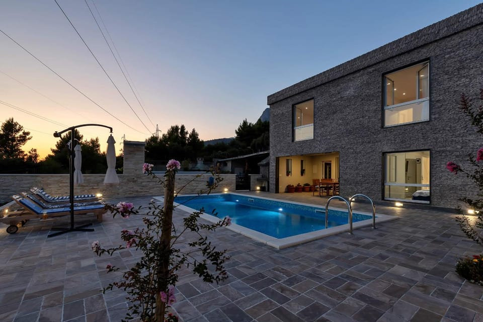 Property building, Pool view, Swimming pool