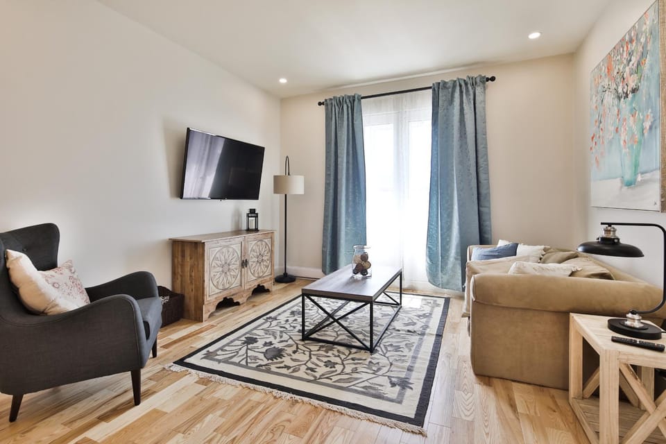 Les Lofts du Mile End-Plateau Mont Royal Apartment in Laval
