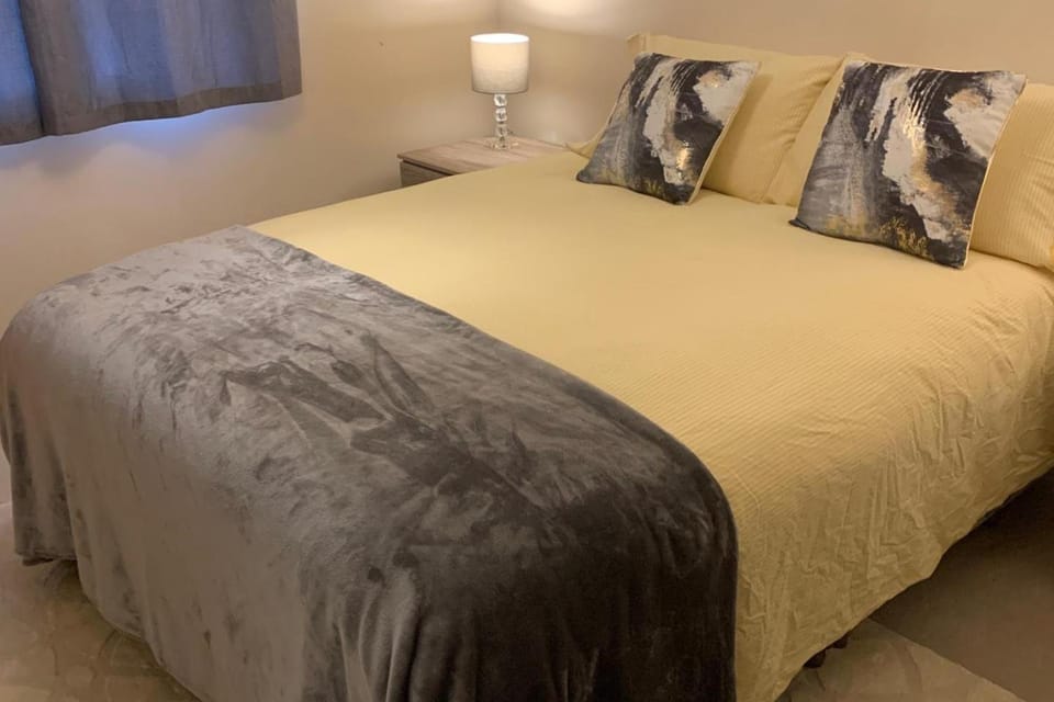 Sleeps 4 6 pet friendly parking nr nec Warwick uni Apartment in Coventry