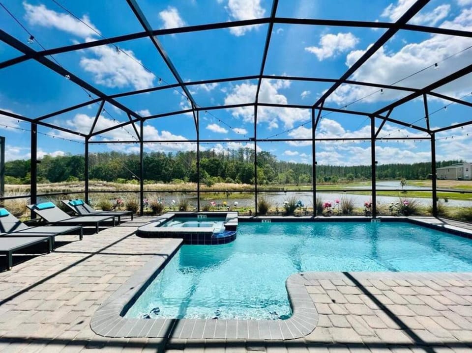 Top Luxury Villa Storey Lake mins to Disney Villa in Kissimmee