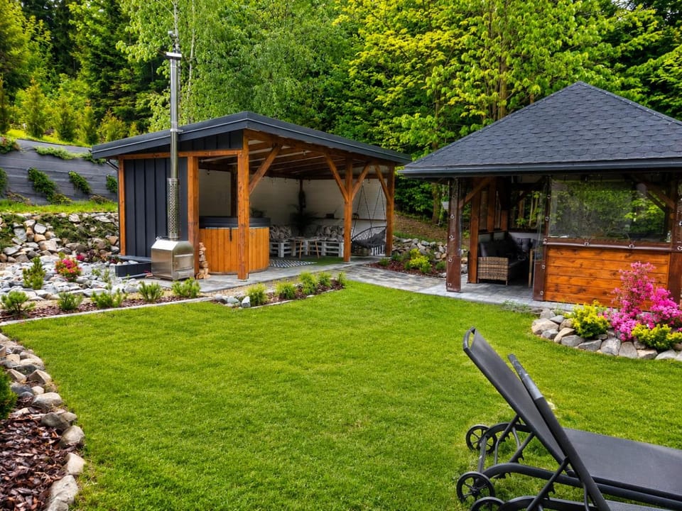 Spring, Day, Natural landscape, BBQ facilities, BBQ facilities, Garden, Hot Tub, Hot Tub, Garden view, sunbed