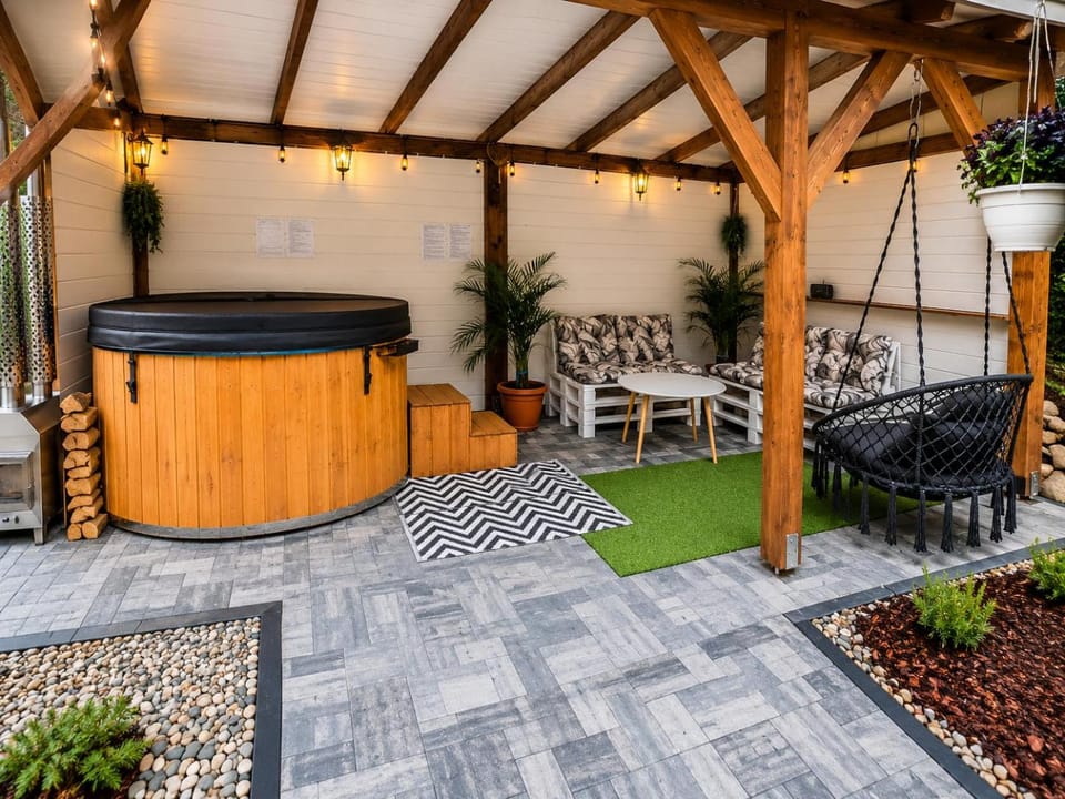 Patio, Day, Hot Tub, Hot Tub, Seating area