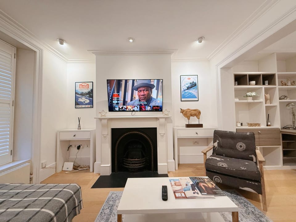 Luxury 3BRs Home, Spacious and Cozy in Victoria Villa in City of Westminster