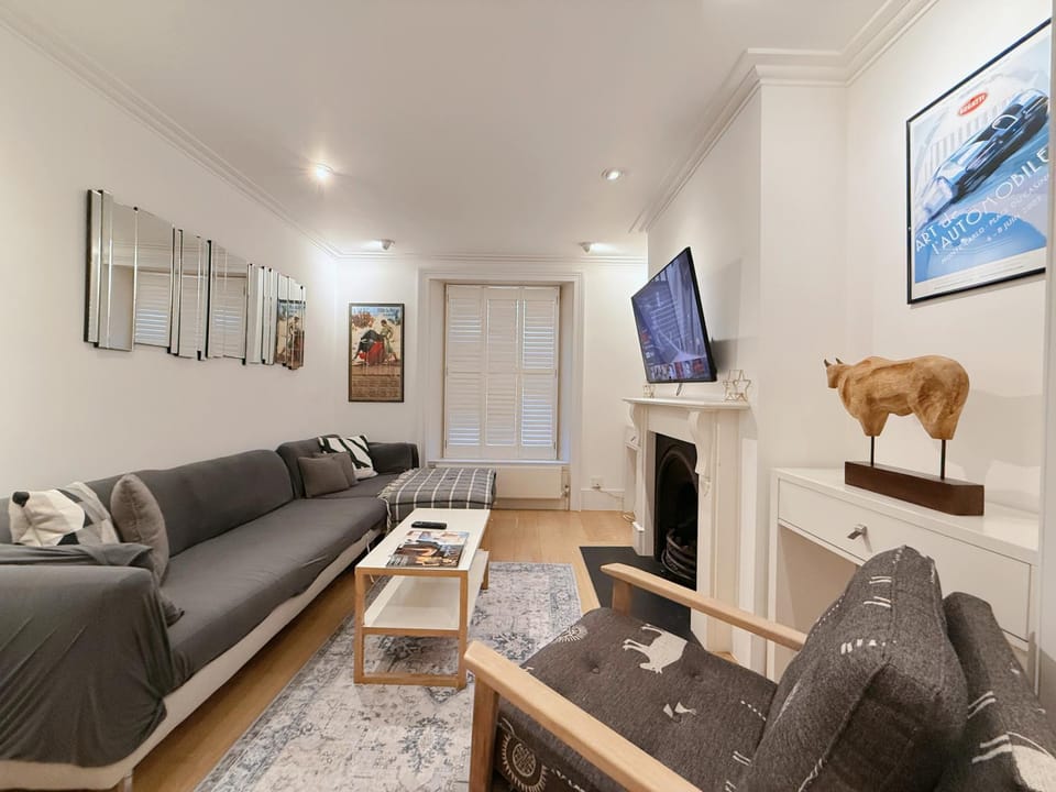 Luxury 3BRs Home, Spacious and Cozy in Victoria Villa in City of Westminster