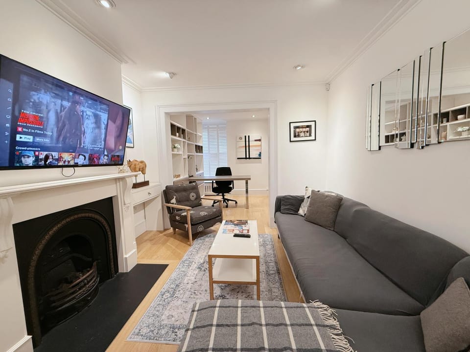 Luxury 3BRs Home, Spacious and Cozy in Victoria Villa in City of Westminster