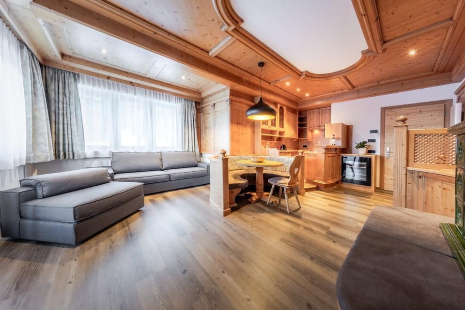 Kitchen or kitchenette, Living room, Seating area