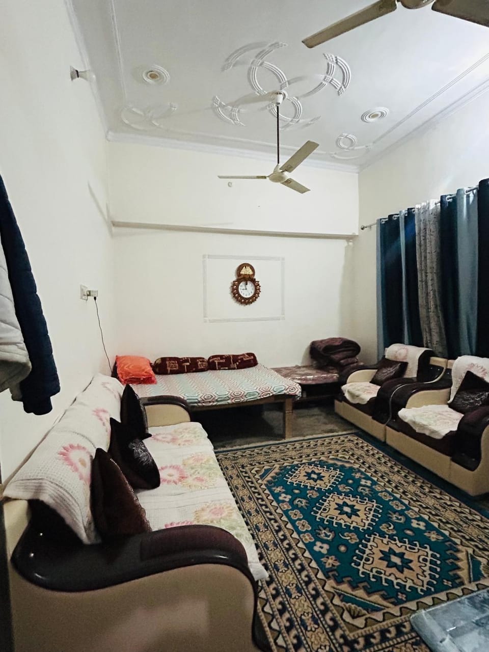 Bed, Living room, Photo of the whole room, Seating area, Bedroom, air conditioner