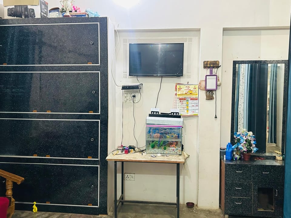 TV and multimedia, Kitchen or kitchenette, hair dresser