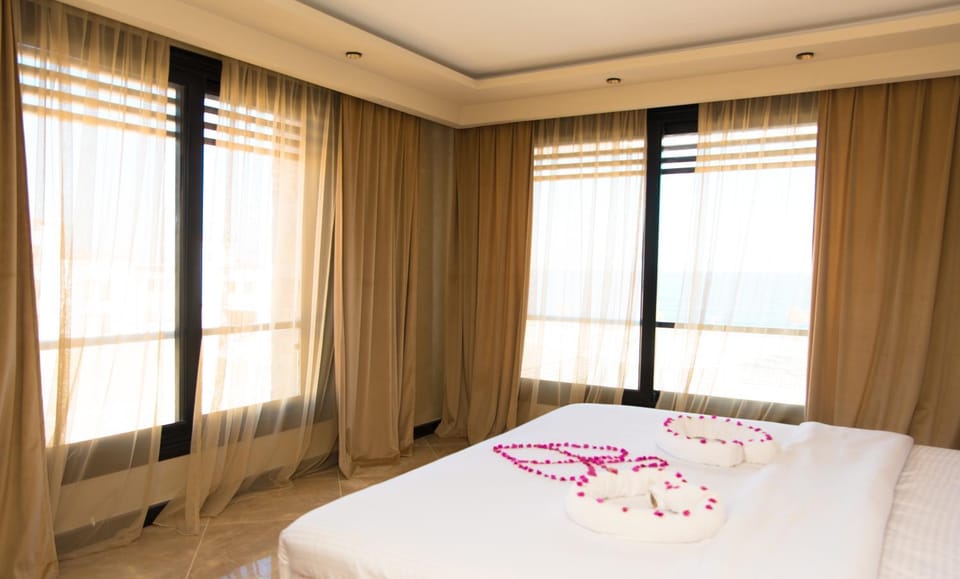 Photo of the whole room, Bedroom