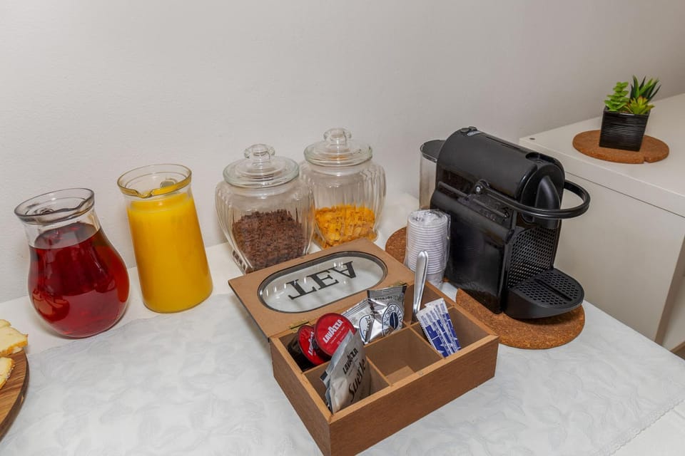 Coffee/tea facilities, Food and drinks, Food, Breakfast