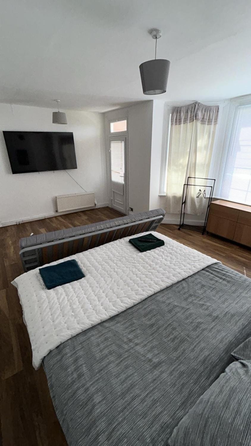 Pure Edge Beach House with Sea view Bed and Breakfast in Herne Bay