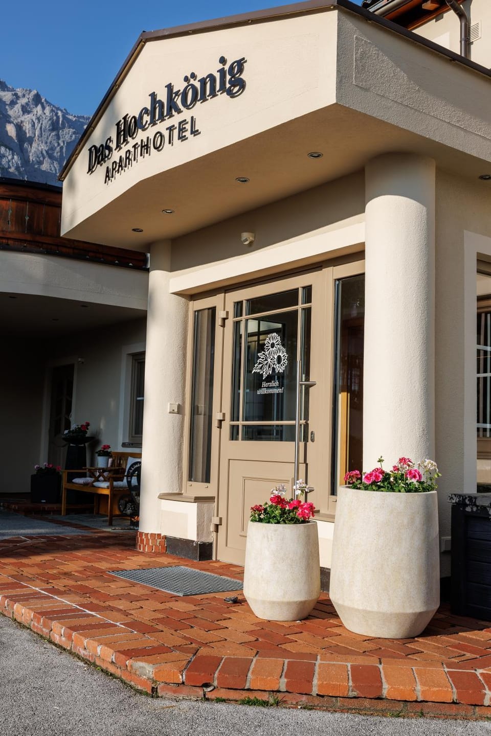 Property building, Facade/entrance
