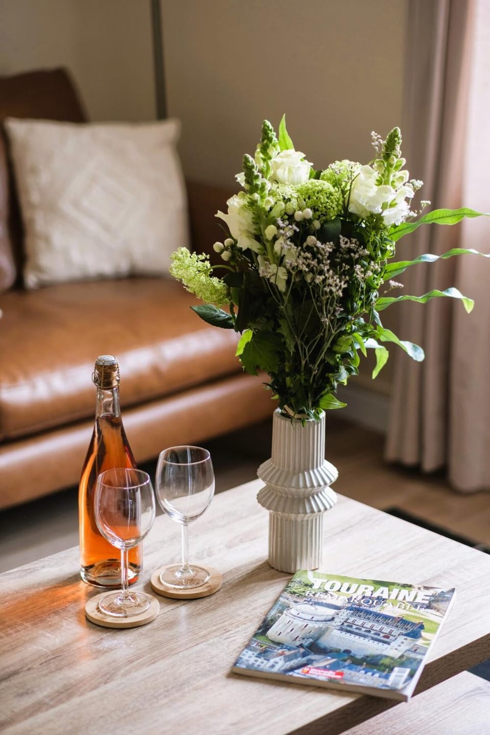 Living room, Seating area, Drinks, Alcoholic drinks