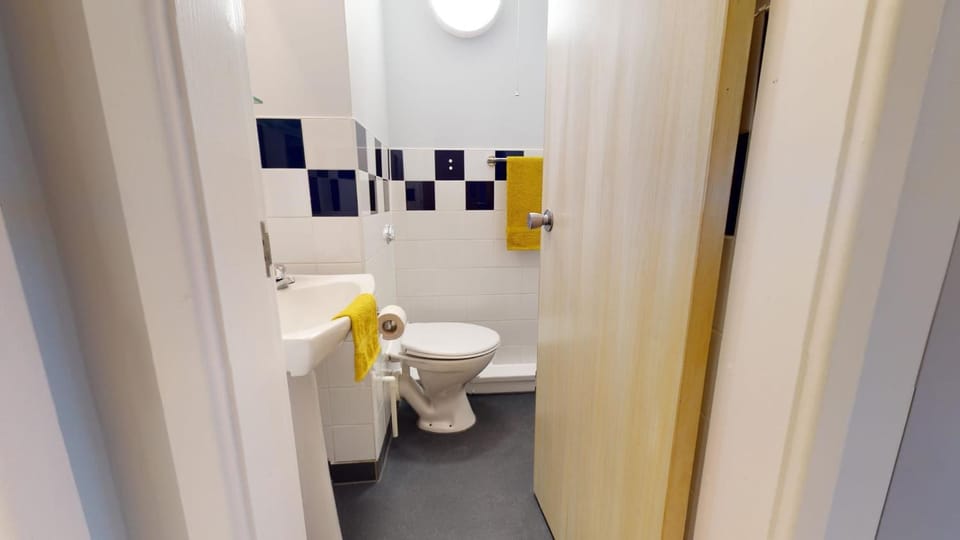 Toilet, Bathroom, towels