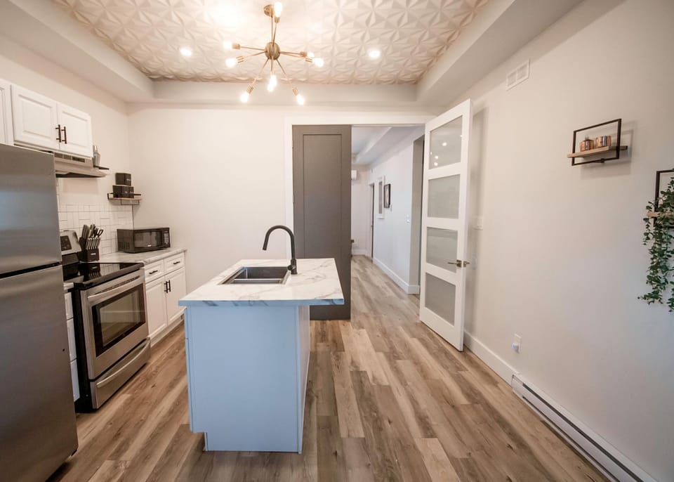 Kitchen or kitchenette, oven, stove