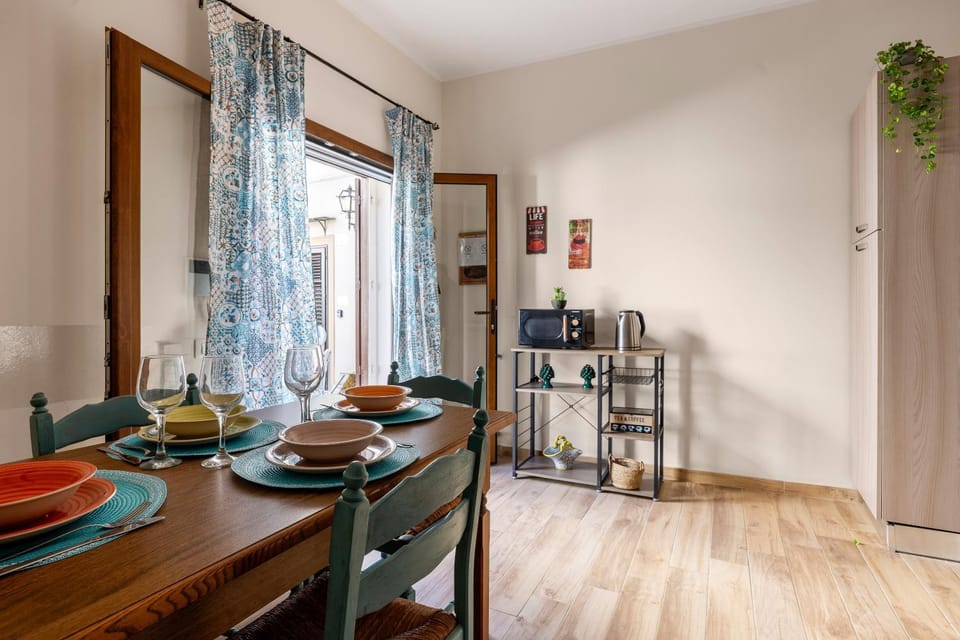 Kitchen or kitchenette, oven, kitchen