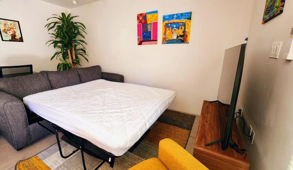 Bed, Living room