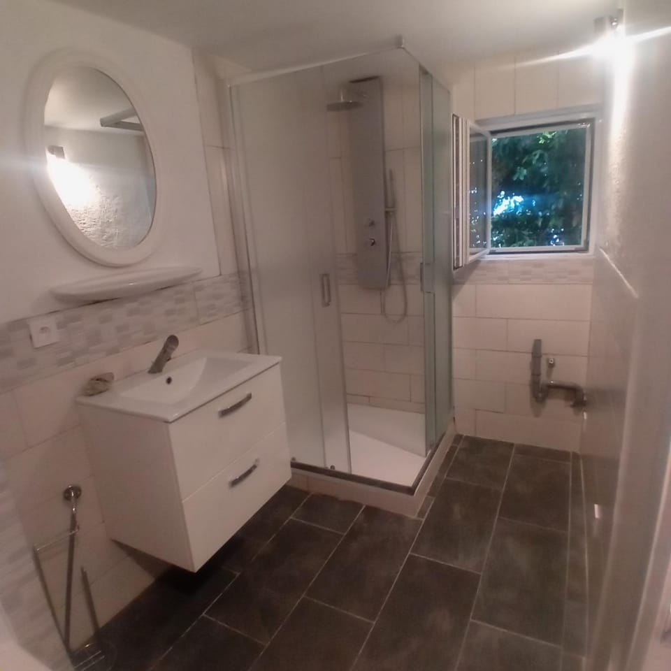 studio in a villa Vacation rental in Annemasse