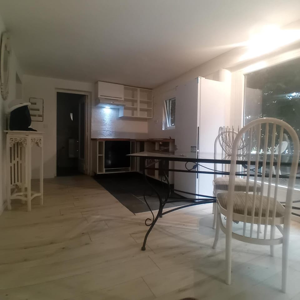 studio in a villa Vacation rental in Annemasse