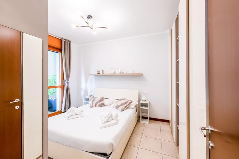 Bed, Photo of the whole room, Bedroom, towels, wardrobe