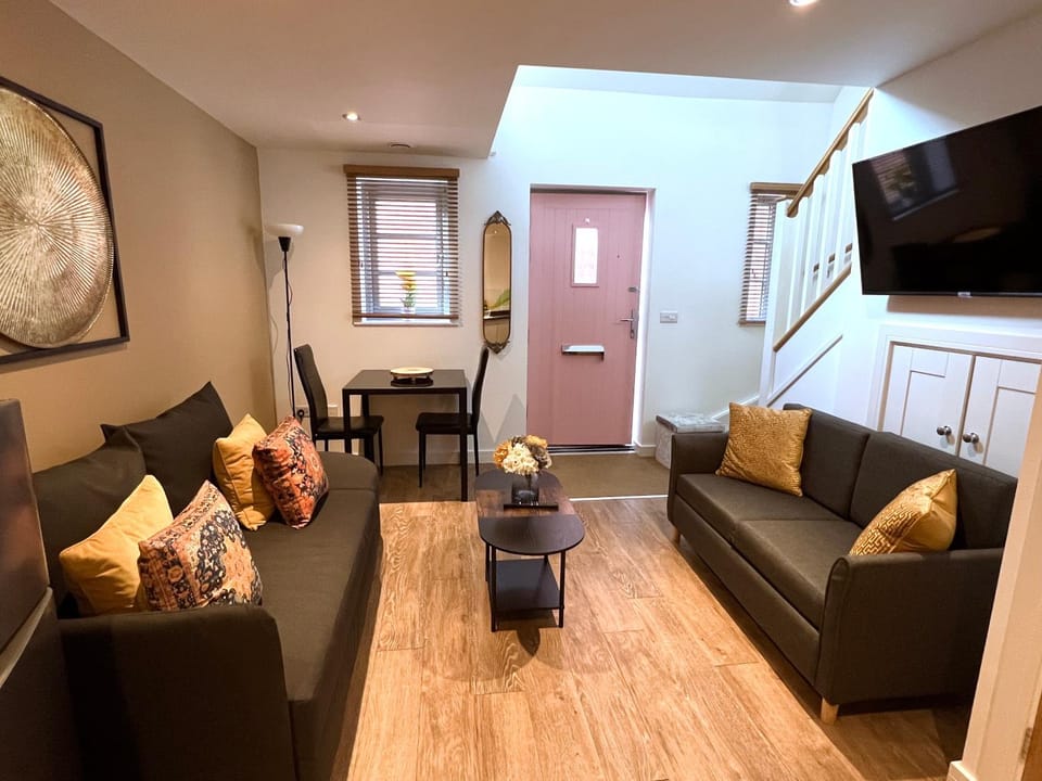 Glastonbury Hidden Passage, Split Level 1 Bedroom Apt Apartment in Glastonbury