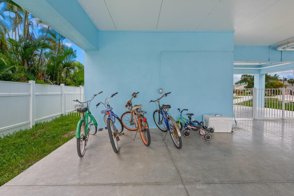 Blue Dolphin View by Sun Palace Vacations House in Estero Island
