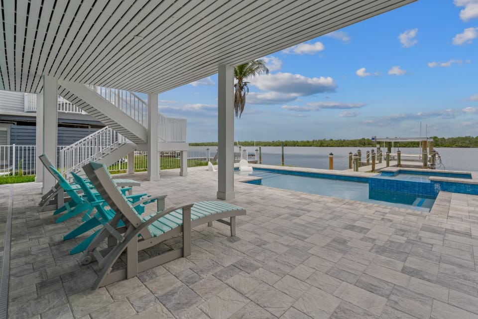 Blue Dolphin View by Sun Palace Vacations House in Estero Island