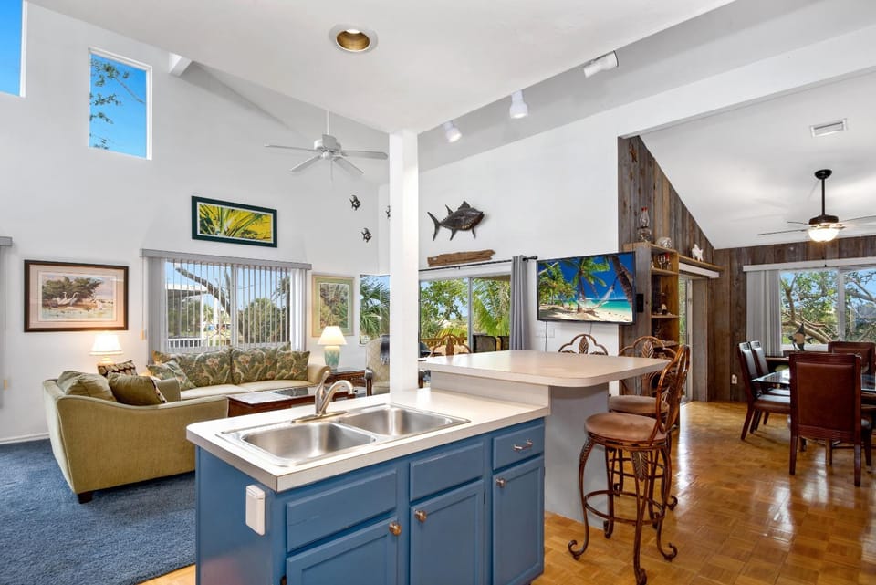 Blue Bayou by Sun Palace Vacations House in Estero Island