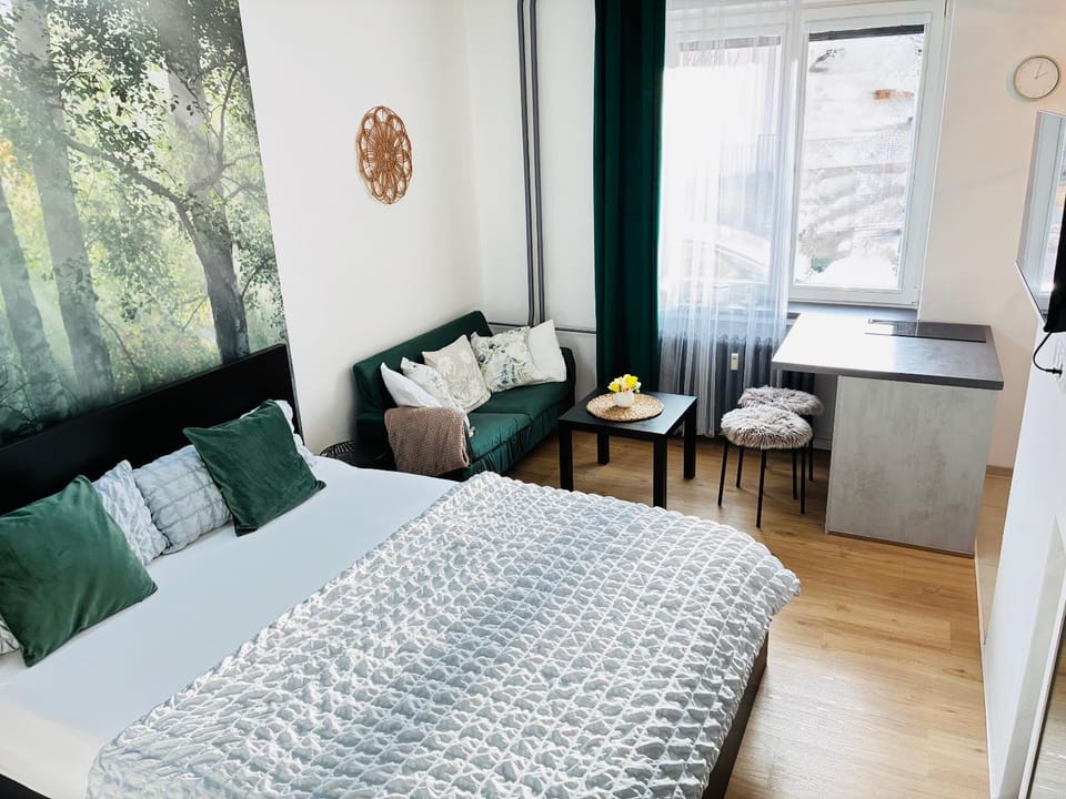 Photo of the whole room, Bedroom