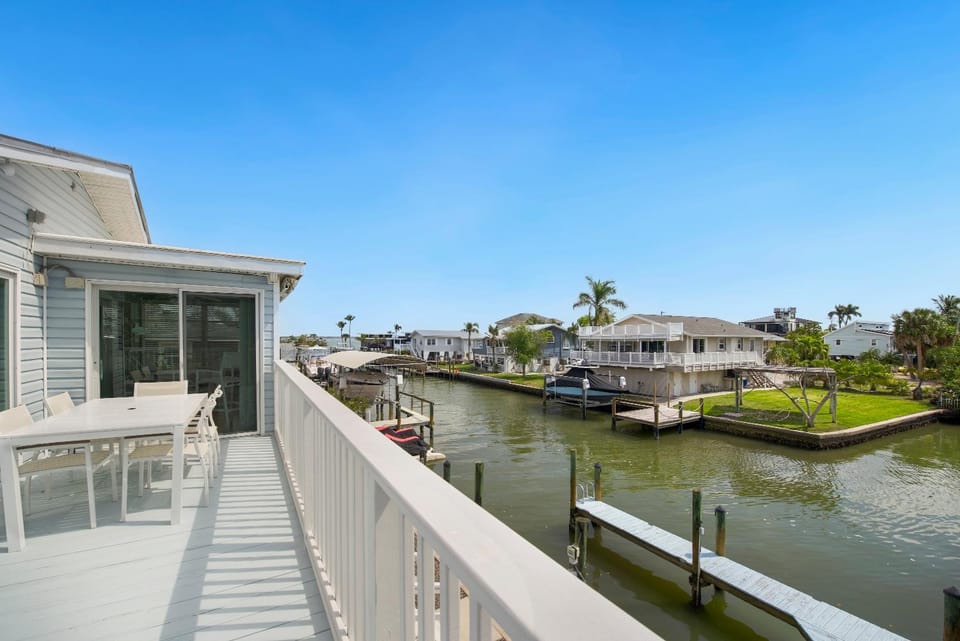 The Big Blue by Sun Palace Vacations House in Estero Island