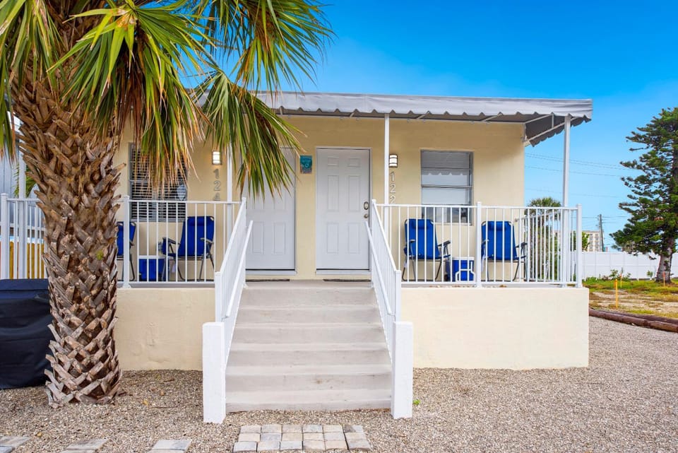 Lucky Charm 1 by Sun Palace Vacations House in Estero Island