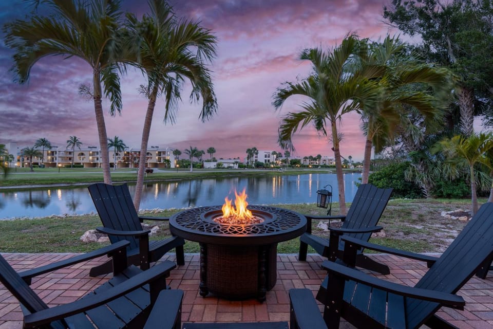Endless Tides 1 by Sun Palace Vacations House in Estero Island