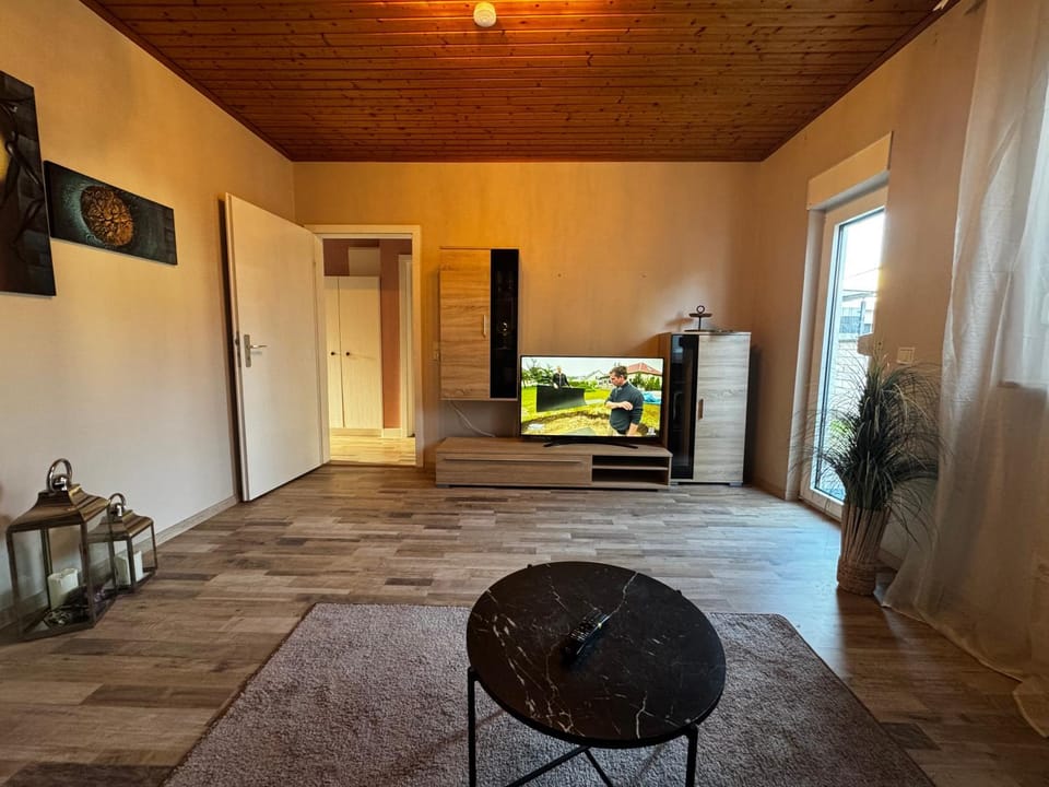 Communal lounge/ TV room, TV and multimedia, Living room