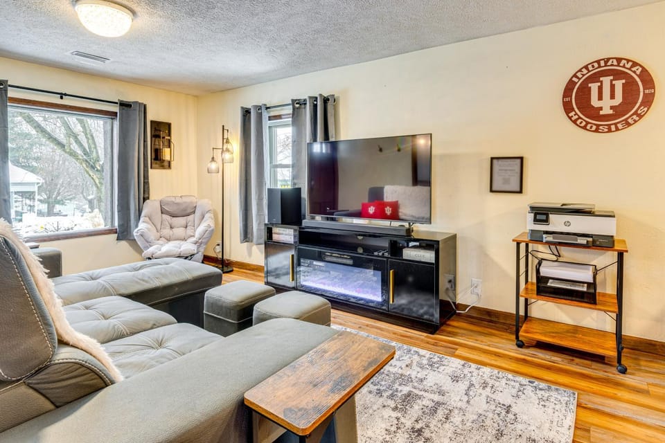 1 Mi to IU Hoosier Home with Fire Pit and Fenced Yard House in Bloomington