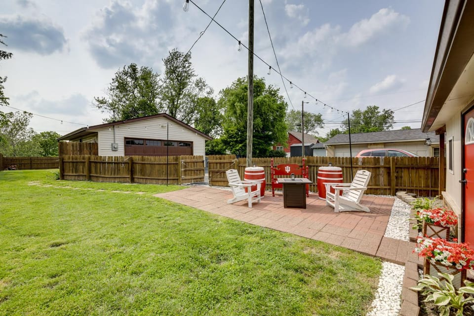 1 Mi to IU: Hoosier Home w/ Fenced Yard & Fire Pit House in Bloomington