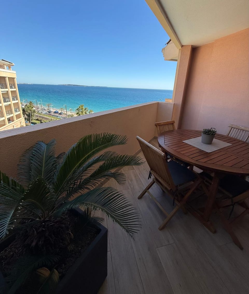 Magnifique vue mer Apartment in Cannes