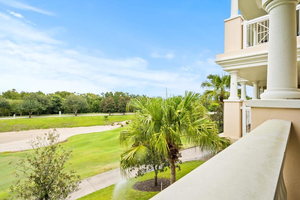 Centre Court Splendor, Corner Unit, Great Views, 1014 Apartment in Four Corners