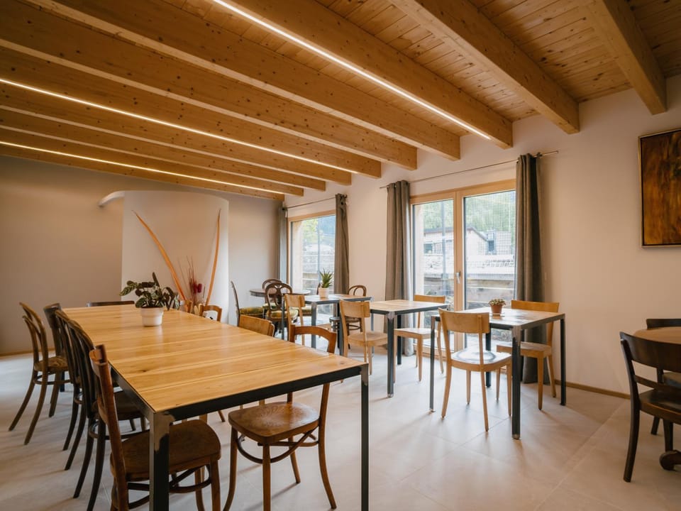 Restaurant/places to eat, Dining area