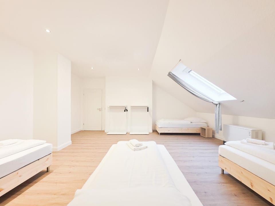 Tolstov Apartments - 5 Room Apartment - Balcony - Kitchen - Washing machine - next to Cologne Apartment in Rhineland-Palatinate