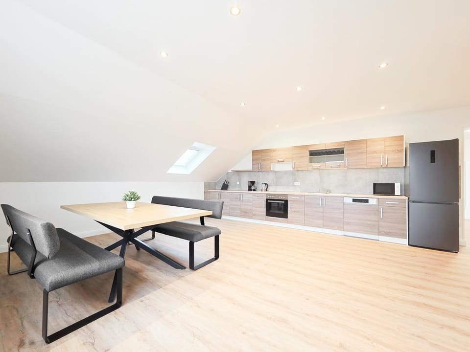 Tolstov Apartments - 5 Room Apartment - Balcony - Kitchen - Washing machine - next to Cologne Apartment in Rhineland-Palatinate