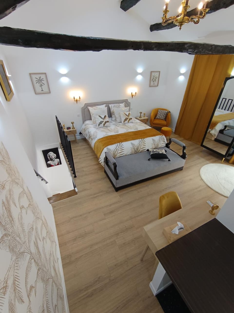 Photo of the whole room