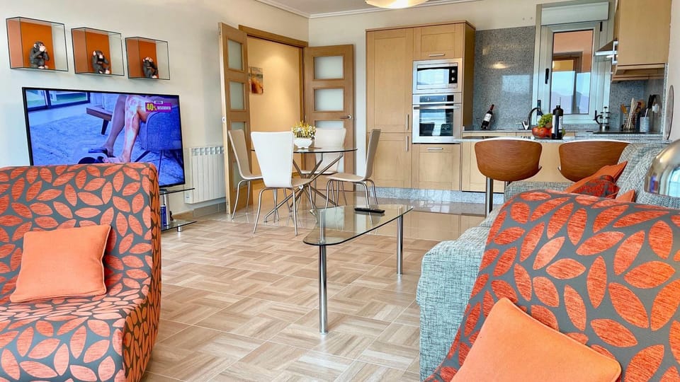 Communal lounge/ TV room, TV and multimedia, Living room, Seating area, Dining area