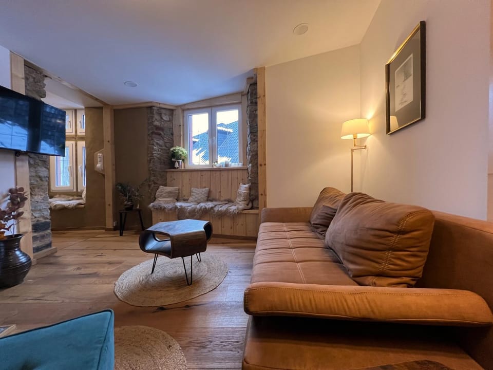 Communal lounge/ TV room, TV and multimedia, Living room, Seating area, Evening entertainment