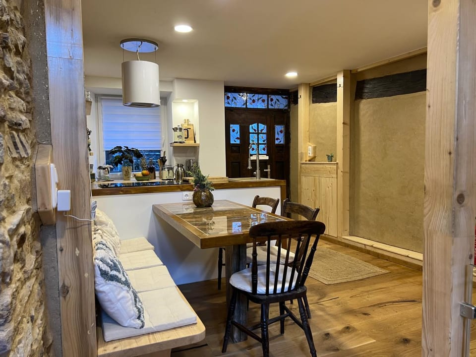 Kitchen or kitchenette, Seating area, Dining area
