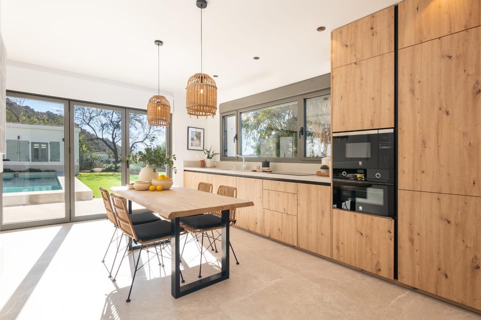 Kitchen or kitchenette, Dining area, dishwasher, oven, stove
