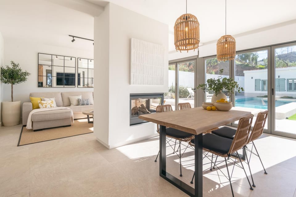 Patio, Kitchen or kitchenette, Living room, Seating area, Dining area, Pool view, Swimming pool, sunbed