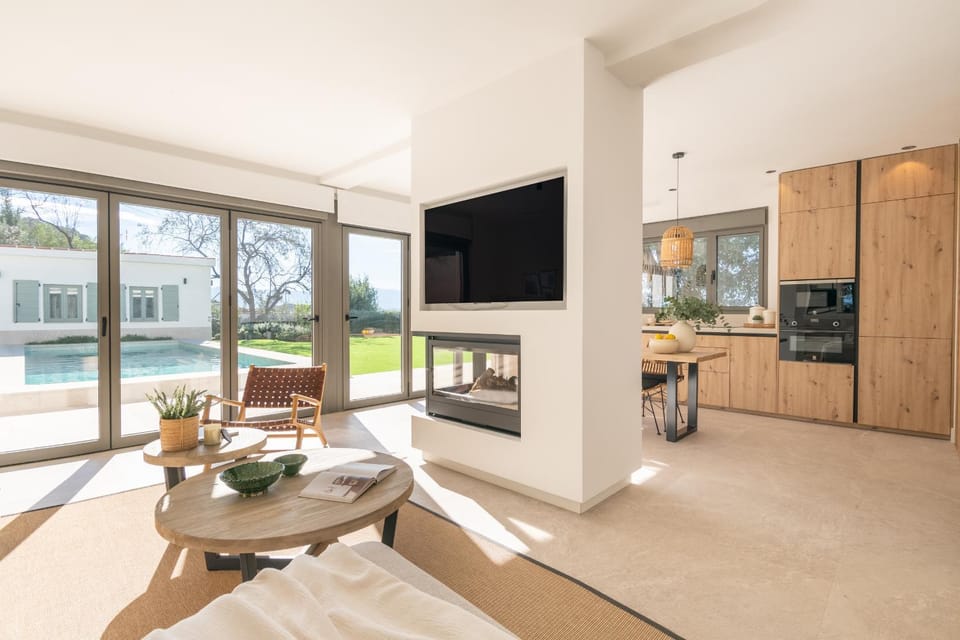 TV and multimedia, Kitchen or kitchenette, Living room, Dining area, Pool view, Swimming pool